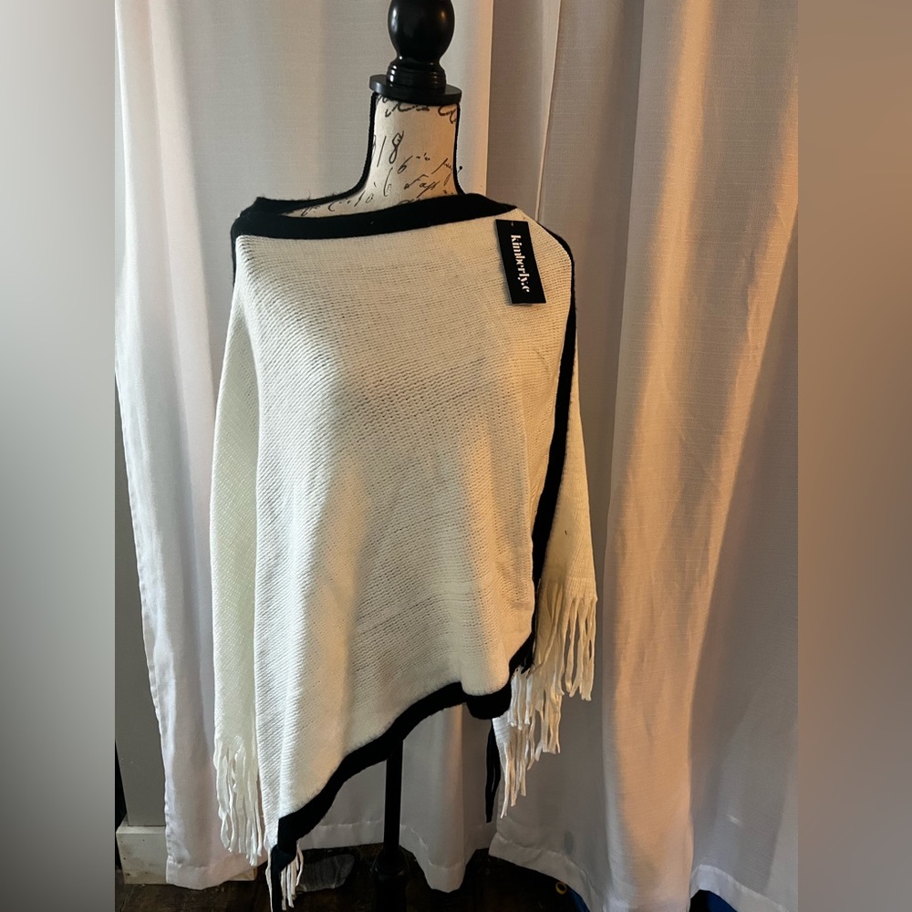 Kimberly.c ponchos OS NWT